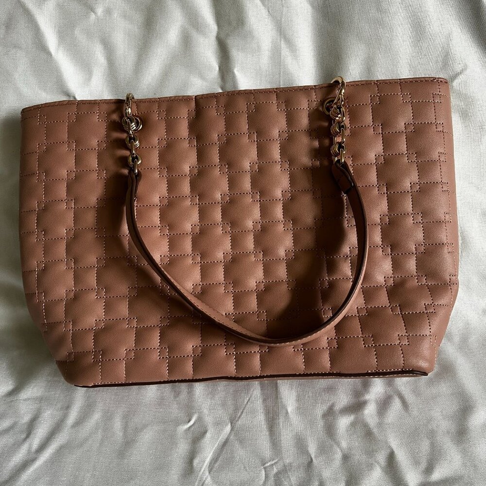 Anne Klein Quilted Tote Bag With Gold Chain Straps & Logo - Picture 3 of 7